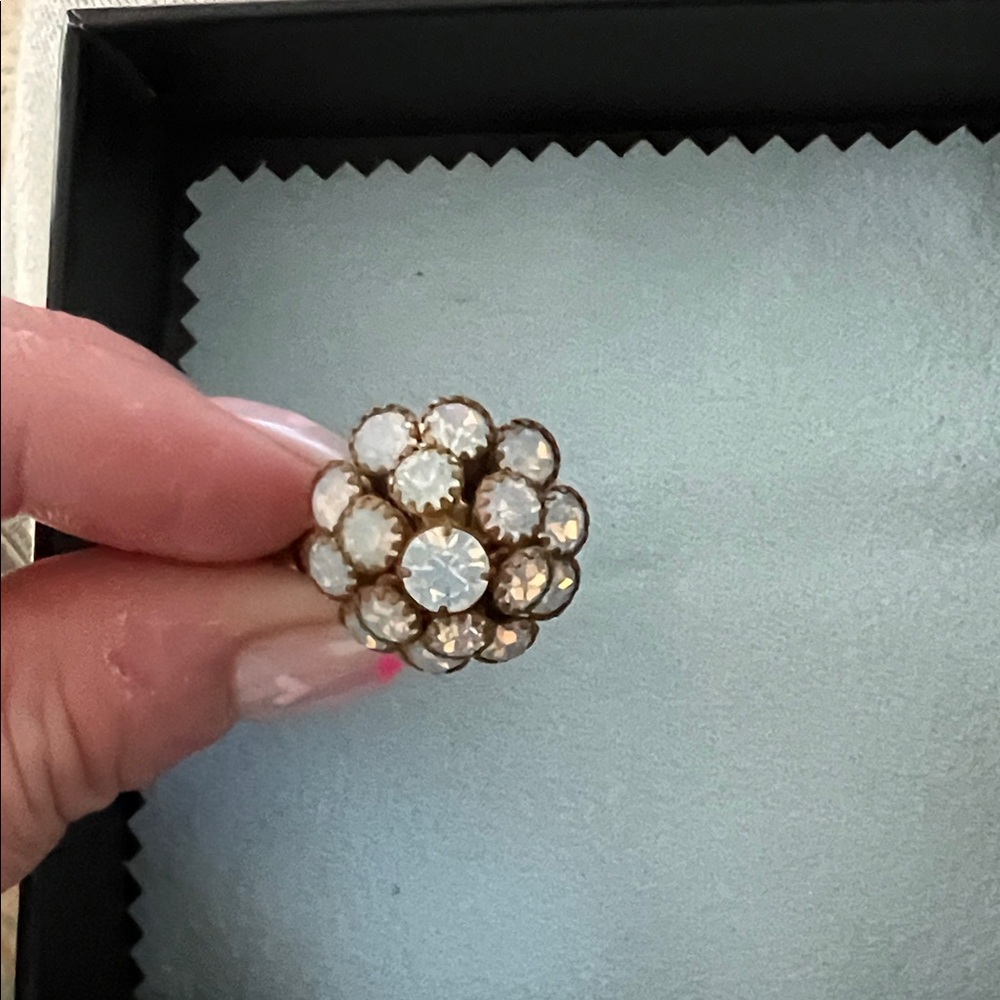 Elegant Gold and White Floral Ring